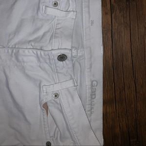 Gap 1969 white jeans! Clean with no fades. Slightly worn.
